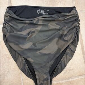 Albion Ruched Highwaisted Bottoms, M 🖤